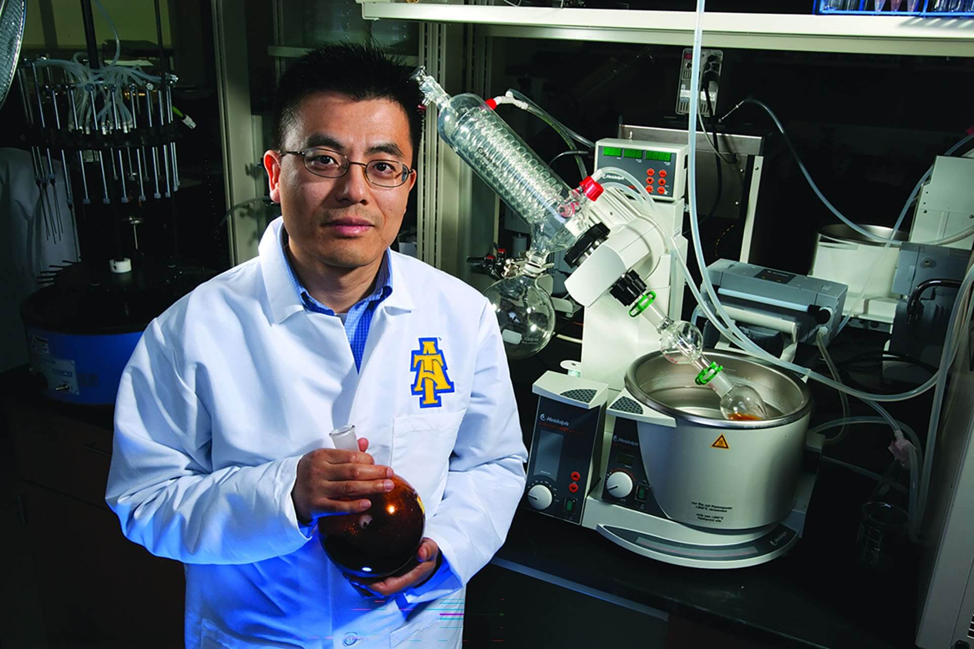 Shengmin Sang in lab